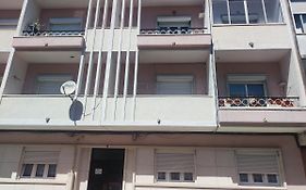 Lisbon Traditional T2 With Balcony In Damaia, Lisbon